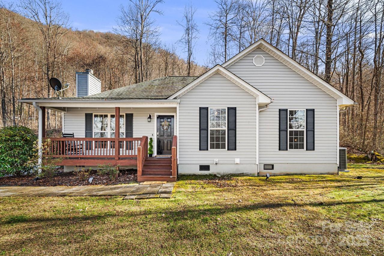 820 Safari Dr., Sylva, NC 28779