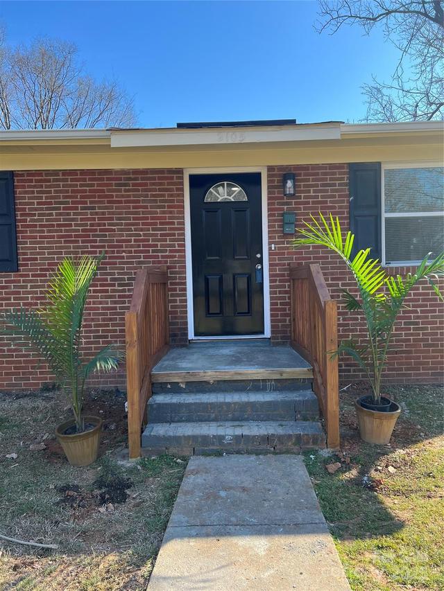 2105 Longleaf Dr., Charlotte, NC 28210