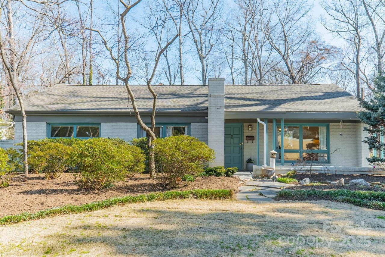 2501 Tanglewood Ln., Charlotte, NC 28211