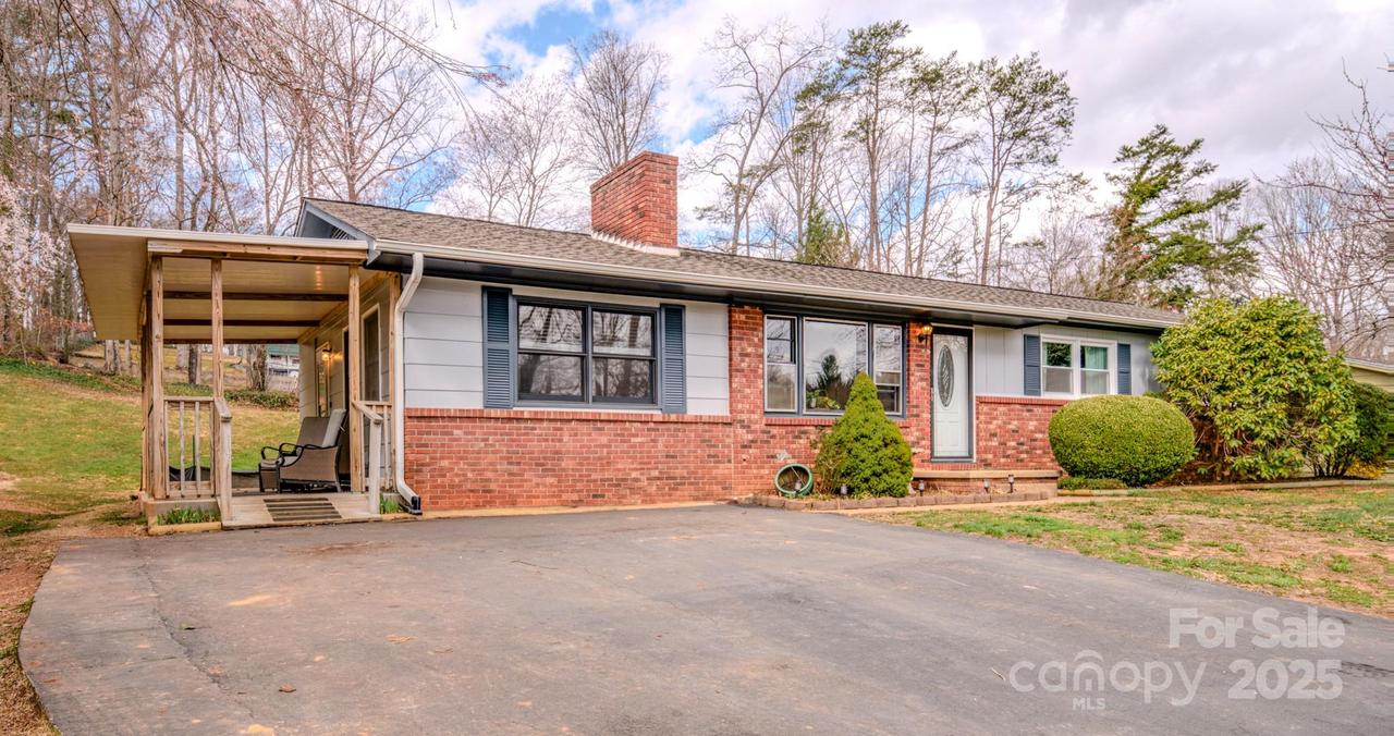 83 English Dr., Candler, NC 28715