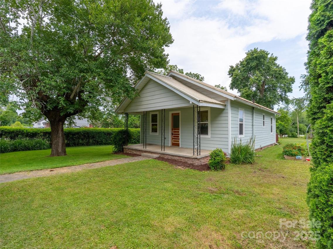 452 Old Hendersonville Hwy., Brevard, NC 28712