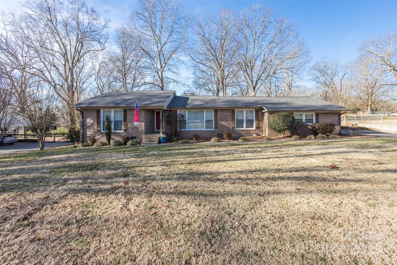 1901 Amberhill Ln., Charlotte, NC 28216