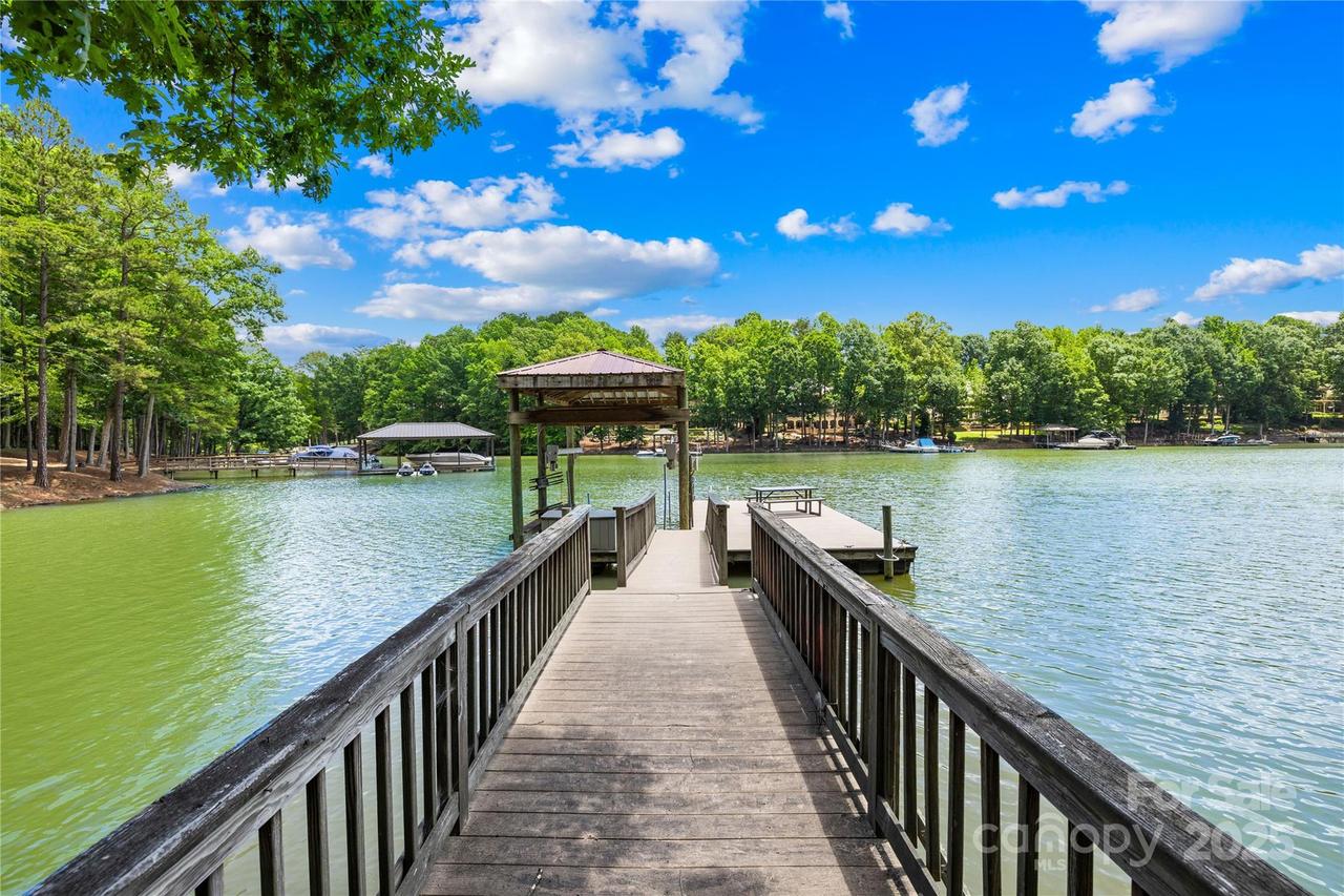 228 Wildwood Cove Dr., Mooresville, NC 28117