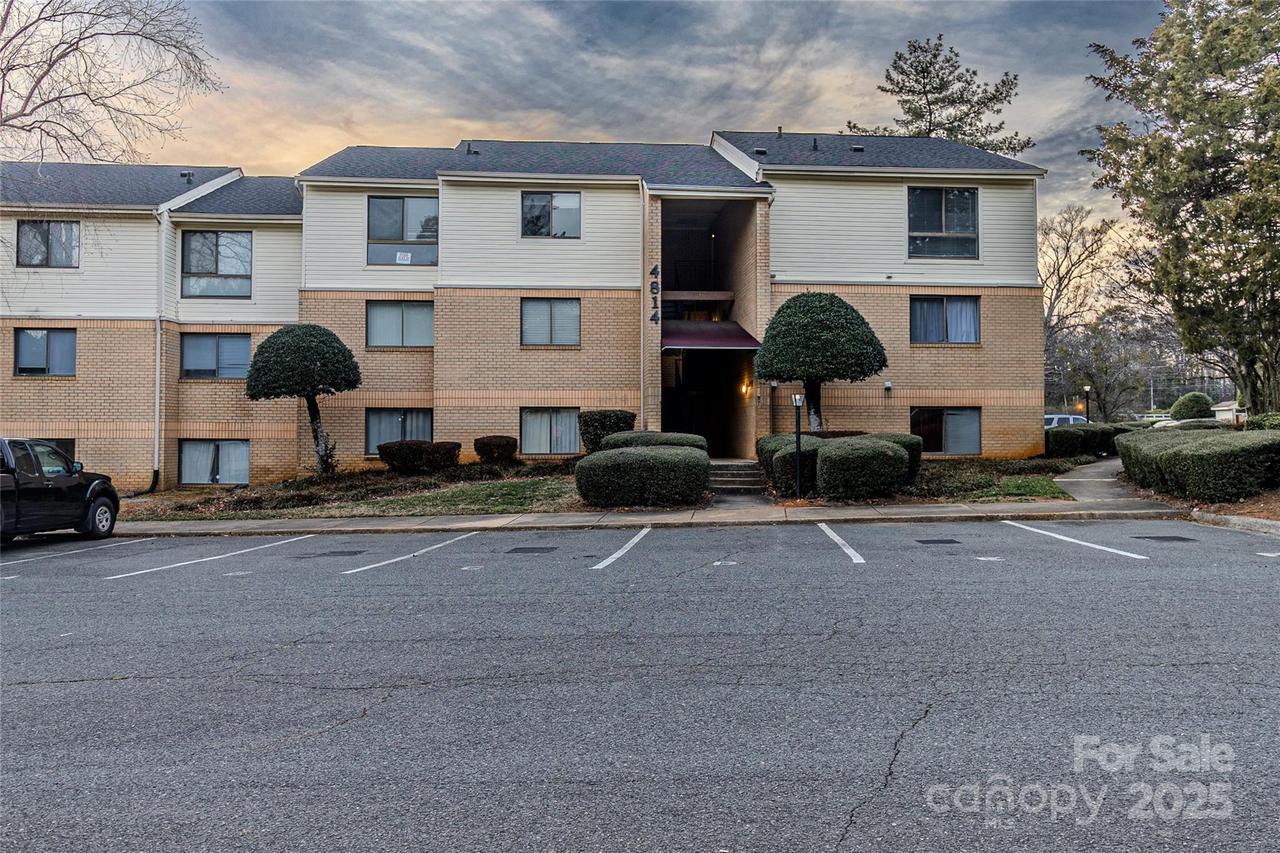 4814 Spring Lake Dr., Charlotte, NC 28212