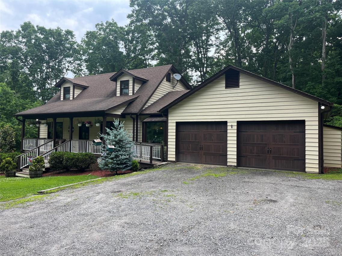 1496 Givens St., Hickory, NC 28602
