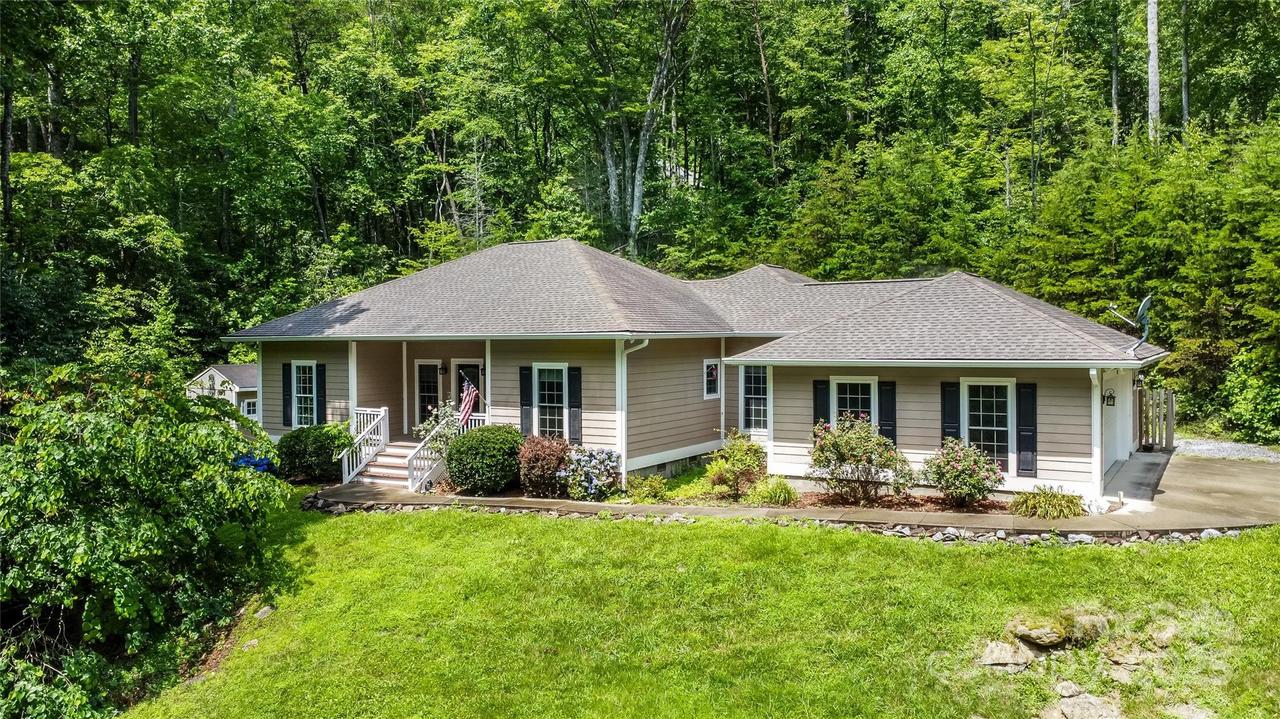 941 Wash Freeman Rd., Hendersonville, NC 28792