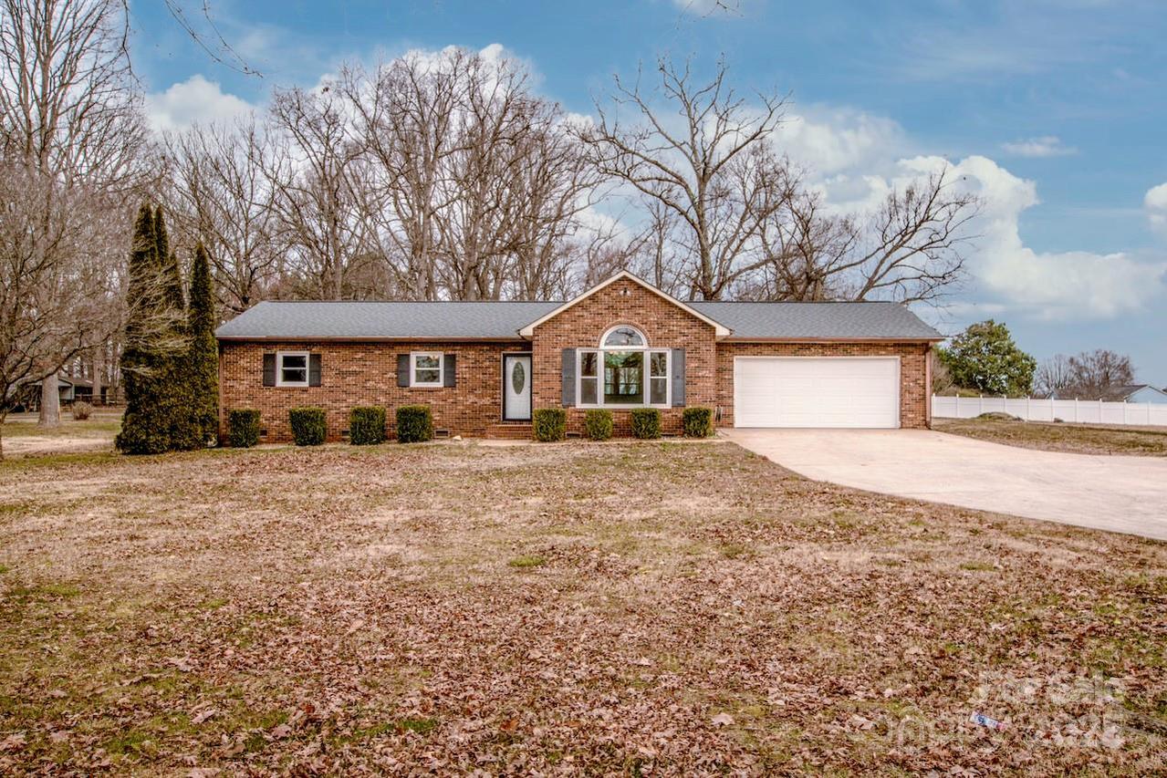 342 Monticello Rd., Statesville, NC 28625