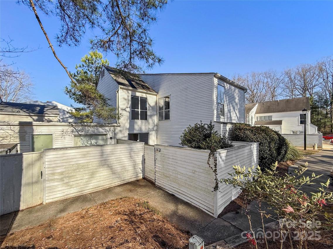 7140 Stonington Ln., Charlotte, NC 28227