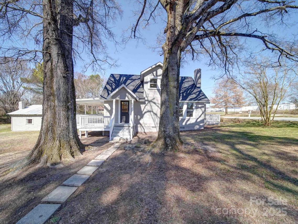 11611 Old Aquadale Rd., Norwood, NC 28128