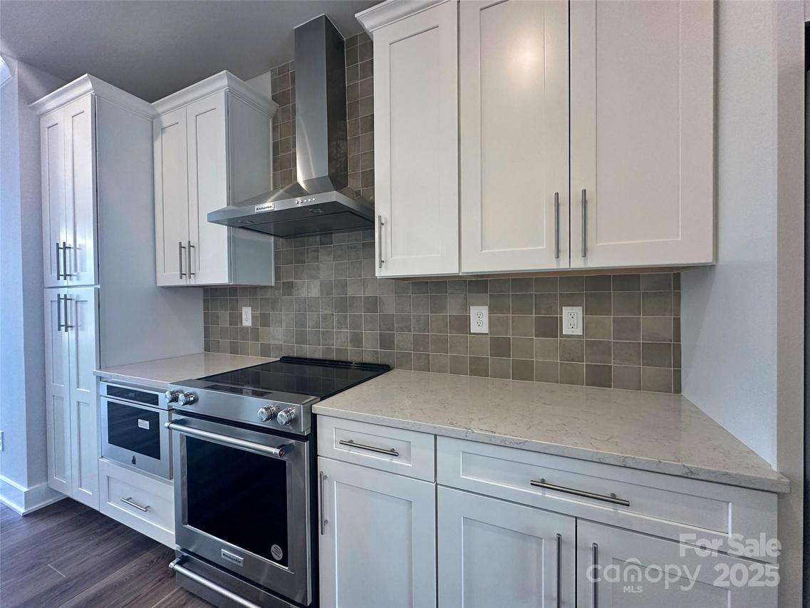 2035 Clarksdale Dr. #33, Charlotte, NC 28206