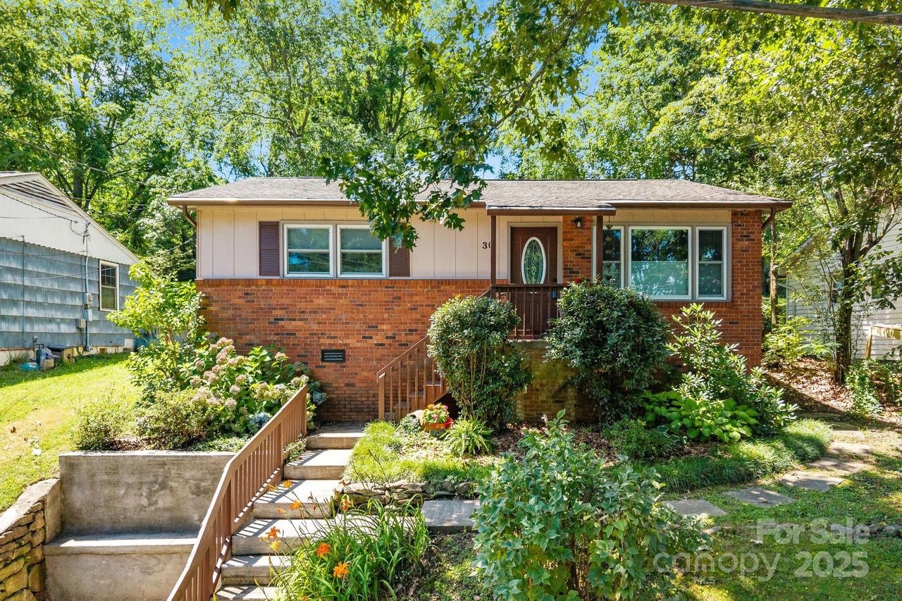 30 Oregon Ave., Asheville, NC 28806