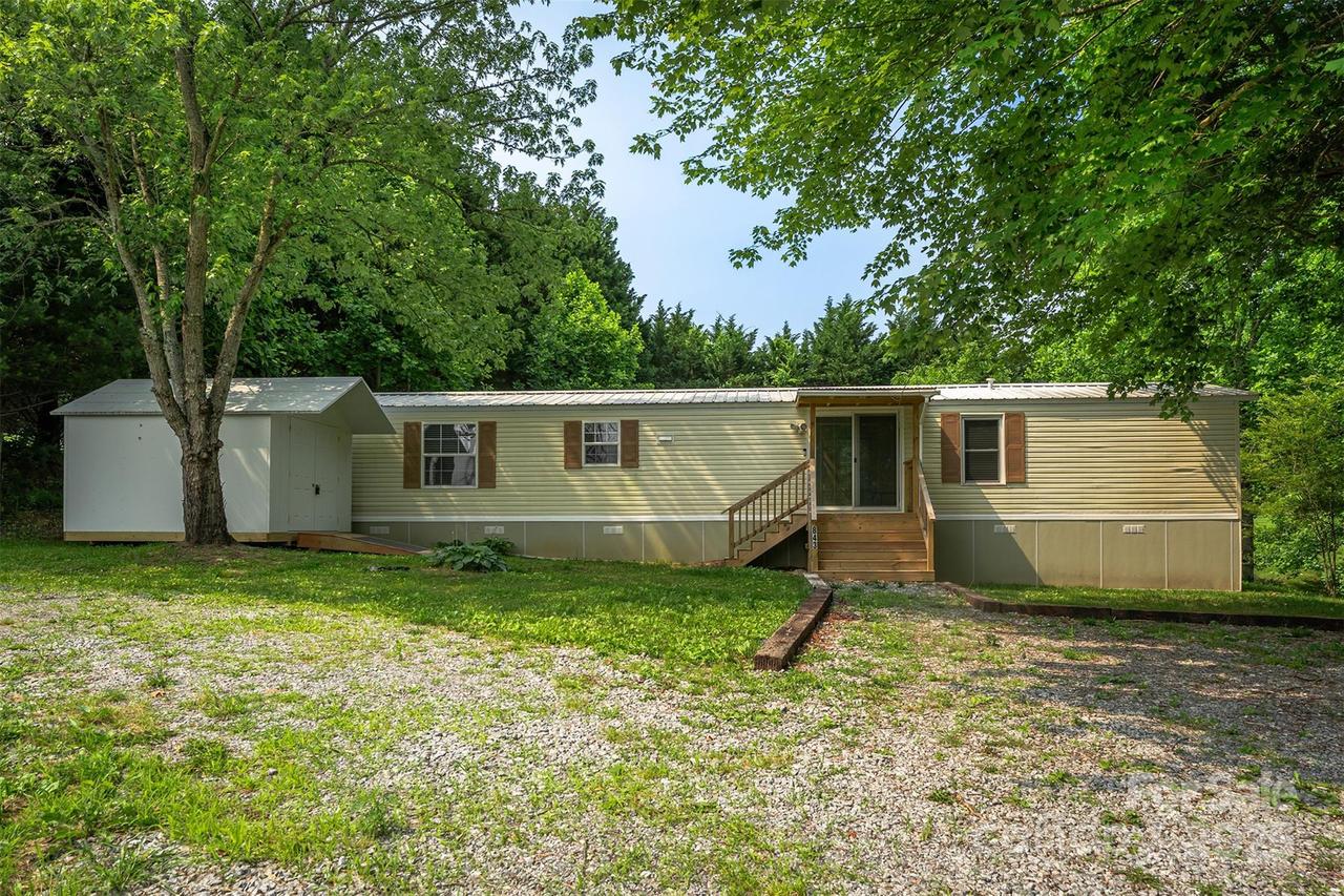 843 Deep Gap Loop Rd., Flat Rock, NC 28731