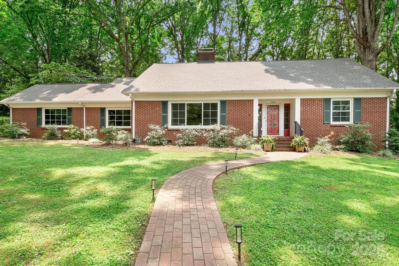 329 N Oakwood Dr., Statesville, NC 28677
