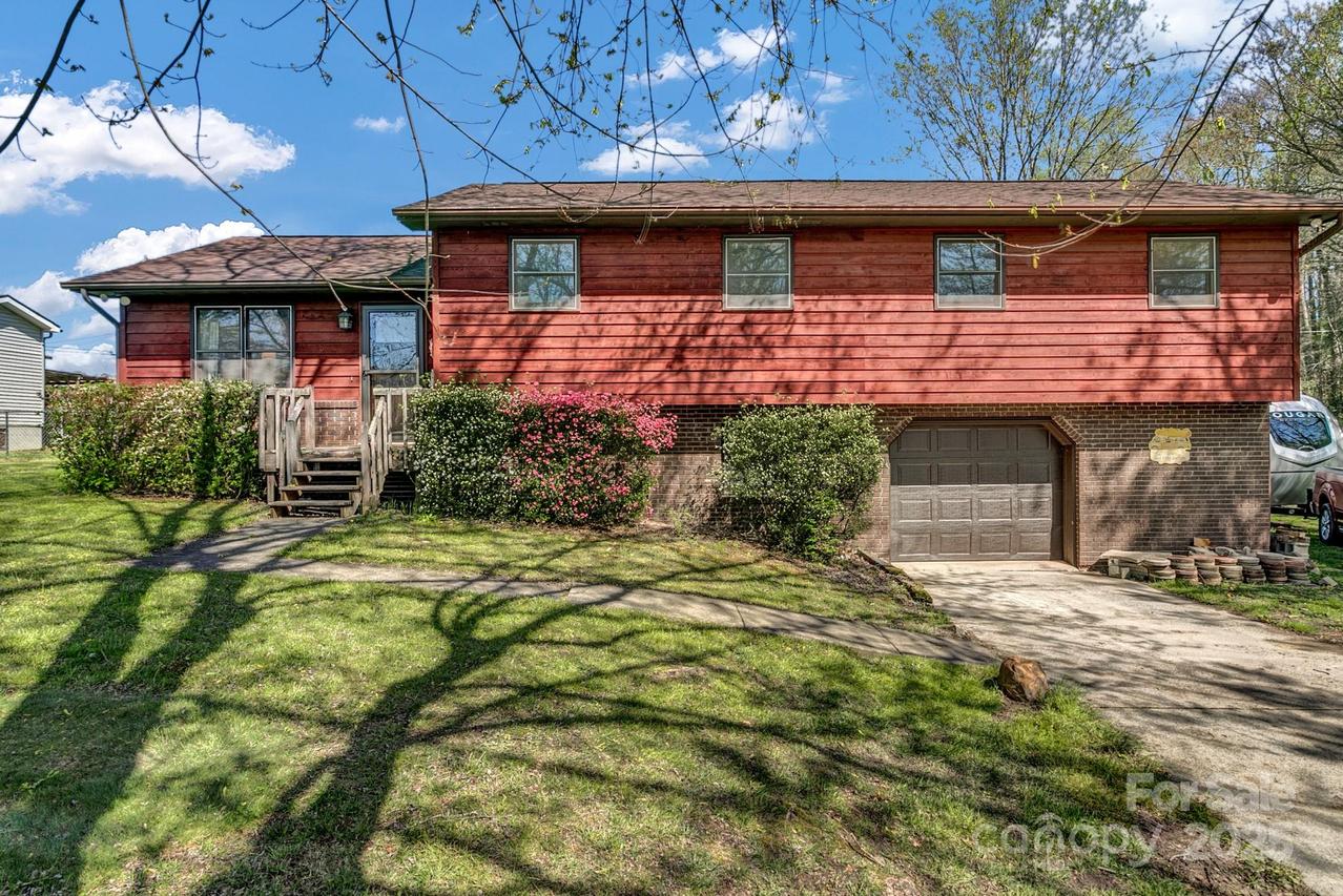 10 Laurel Brook Dr., Hendersonville, NC 28792