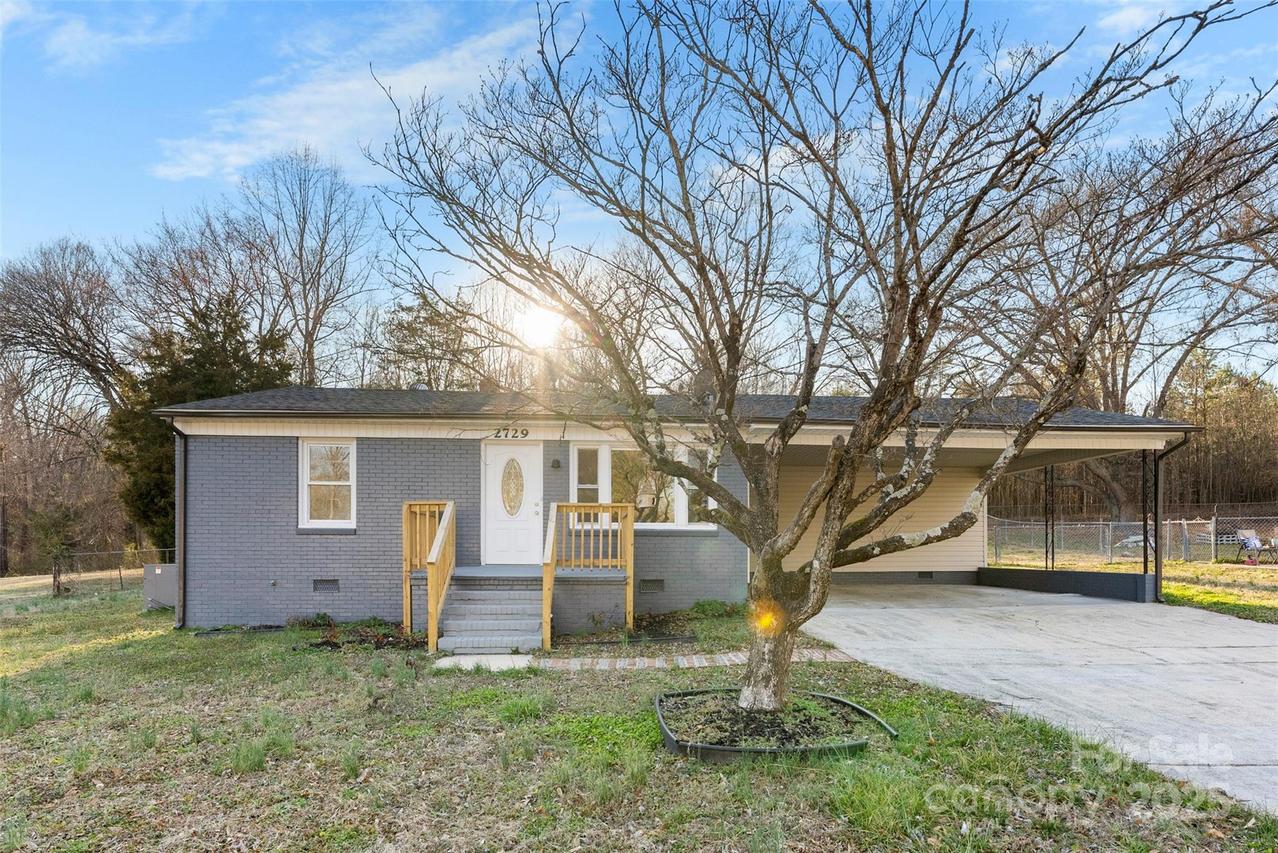 2729 Springbrook Cir., Gastonia, NC 28052