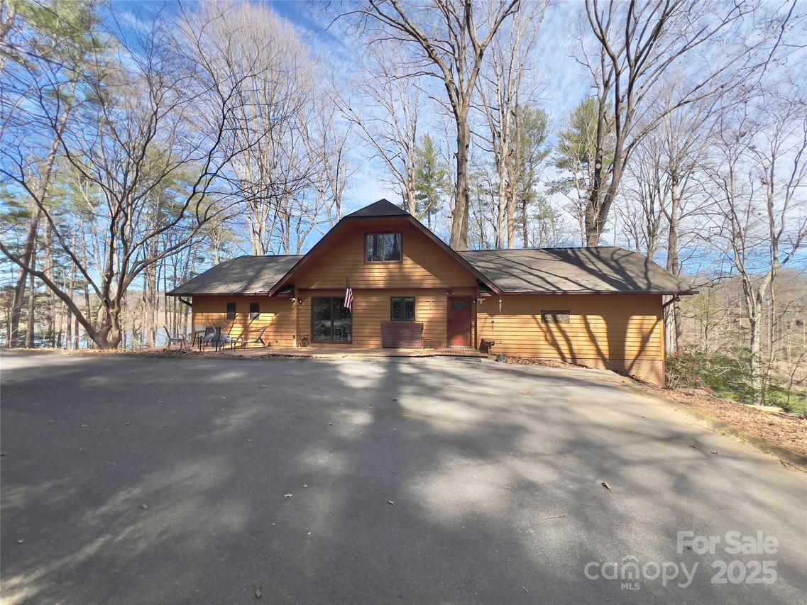396 Lake Hills Dr., Wilkesboro, NC 28697