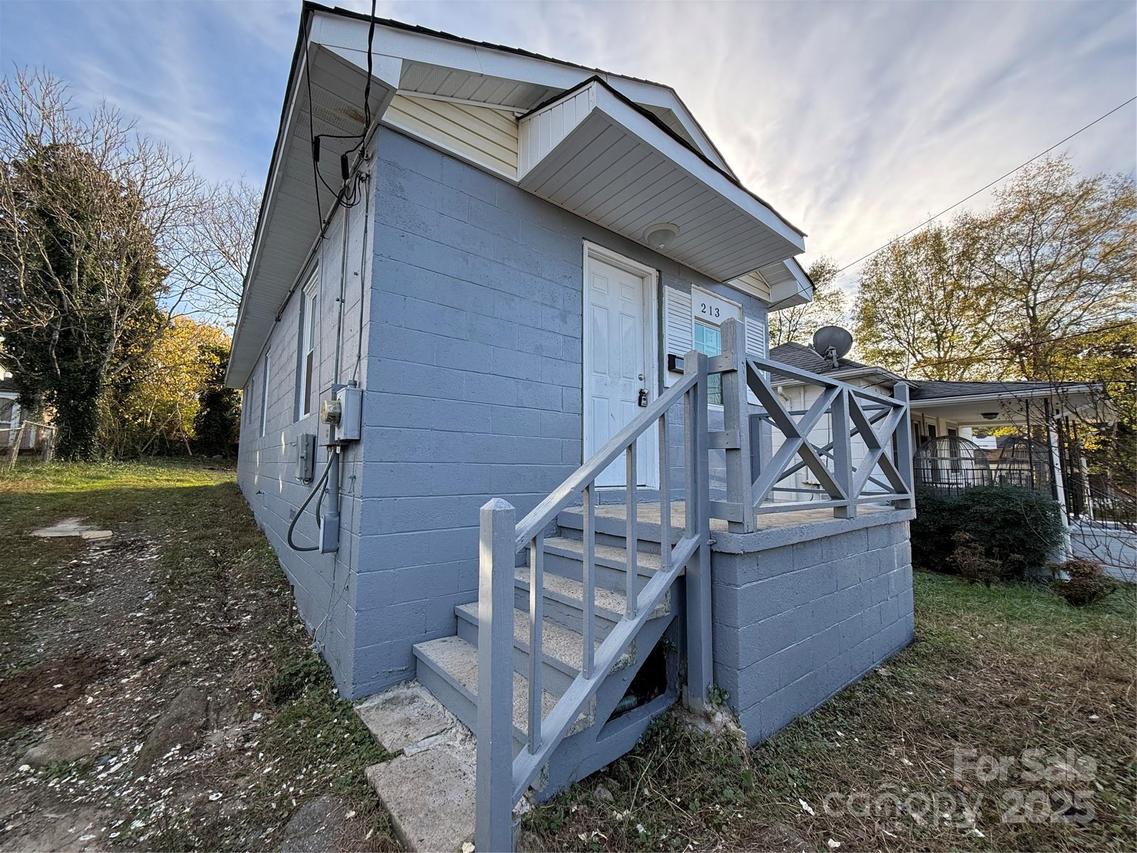 213 W Davidson Ave., Gastonia, NC 28052