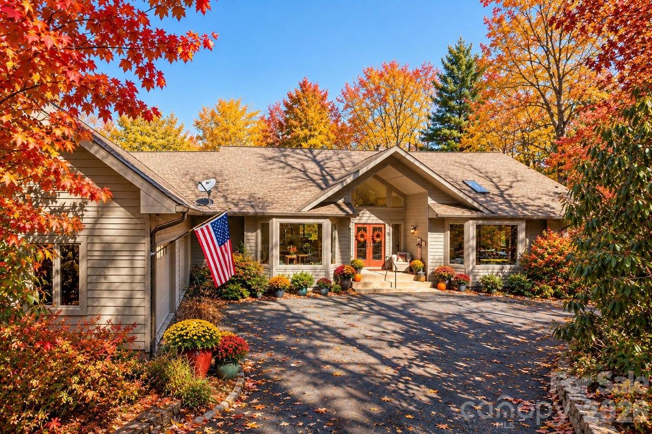 155 Poplar Loop Dr., Flat Rock, NC 28731