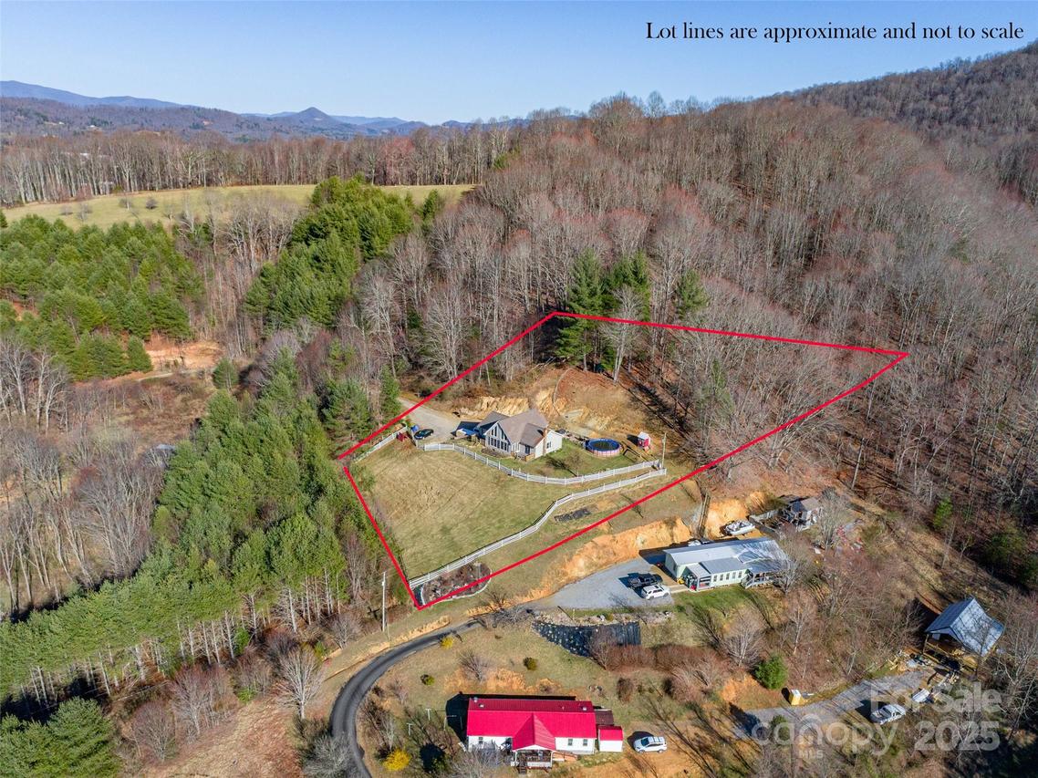 83 Roland St., Burnsville, NC 28714