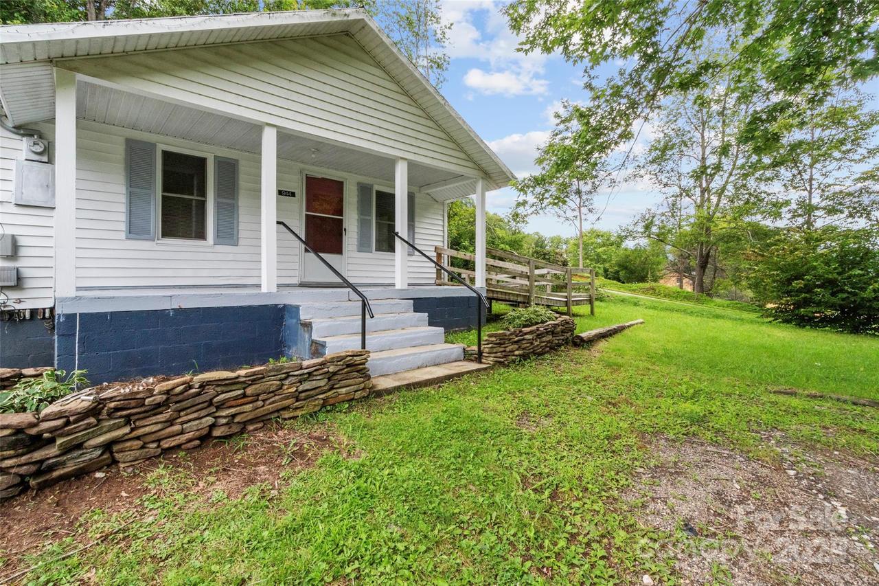 944 Georges Fork Rd., Burnsville, NC 28714