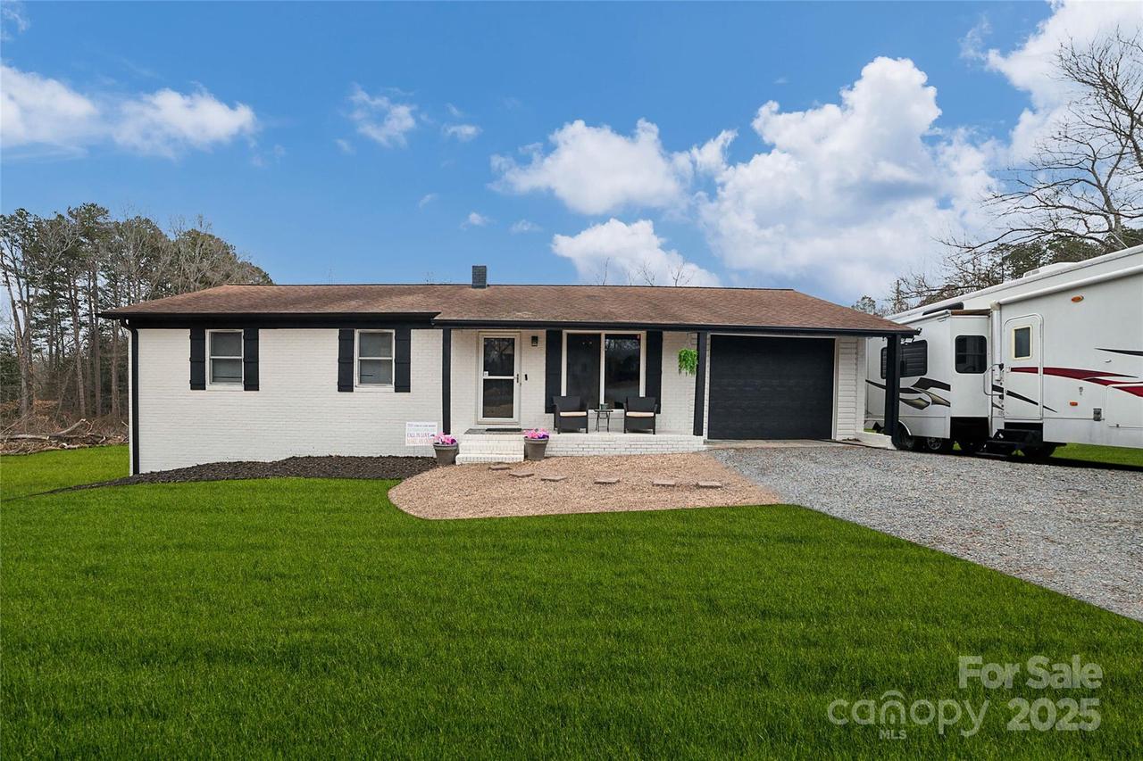 17154 Frog Pond Rd., Oakboro, NC 28129