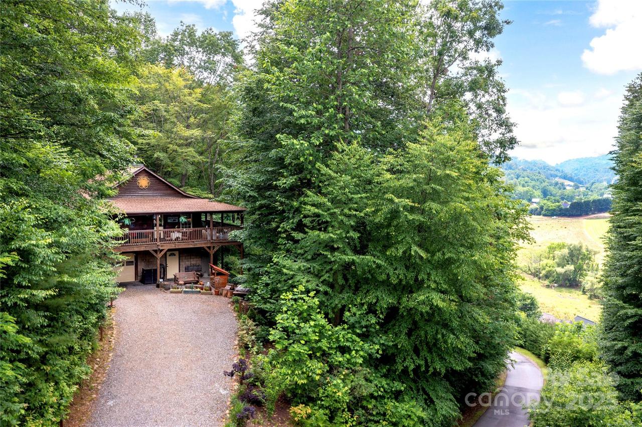 108 Pinnacle Rd., Burnsville, NC 28714