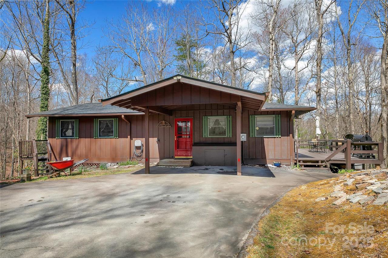 116 Woodpecker Ln., Brevard, NC 28712