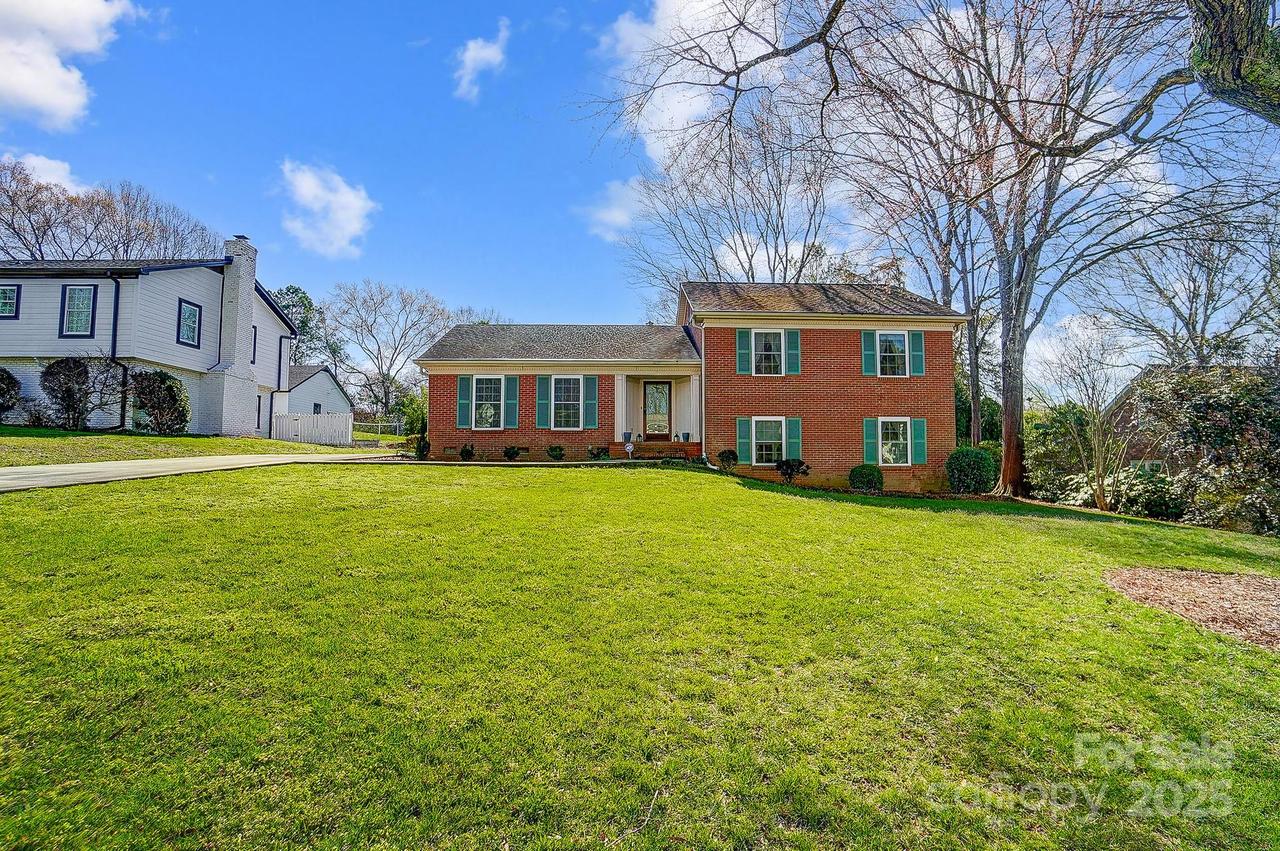 1301 Old Farm Rd., Charlotte, NC 28226