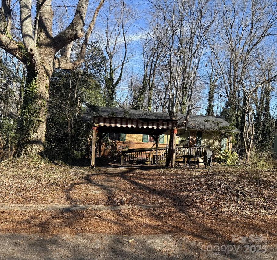 1561 Westdale Dr., Charlotte, NC 28208