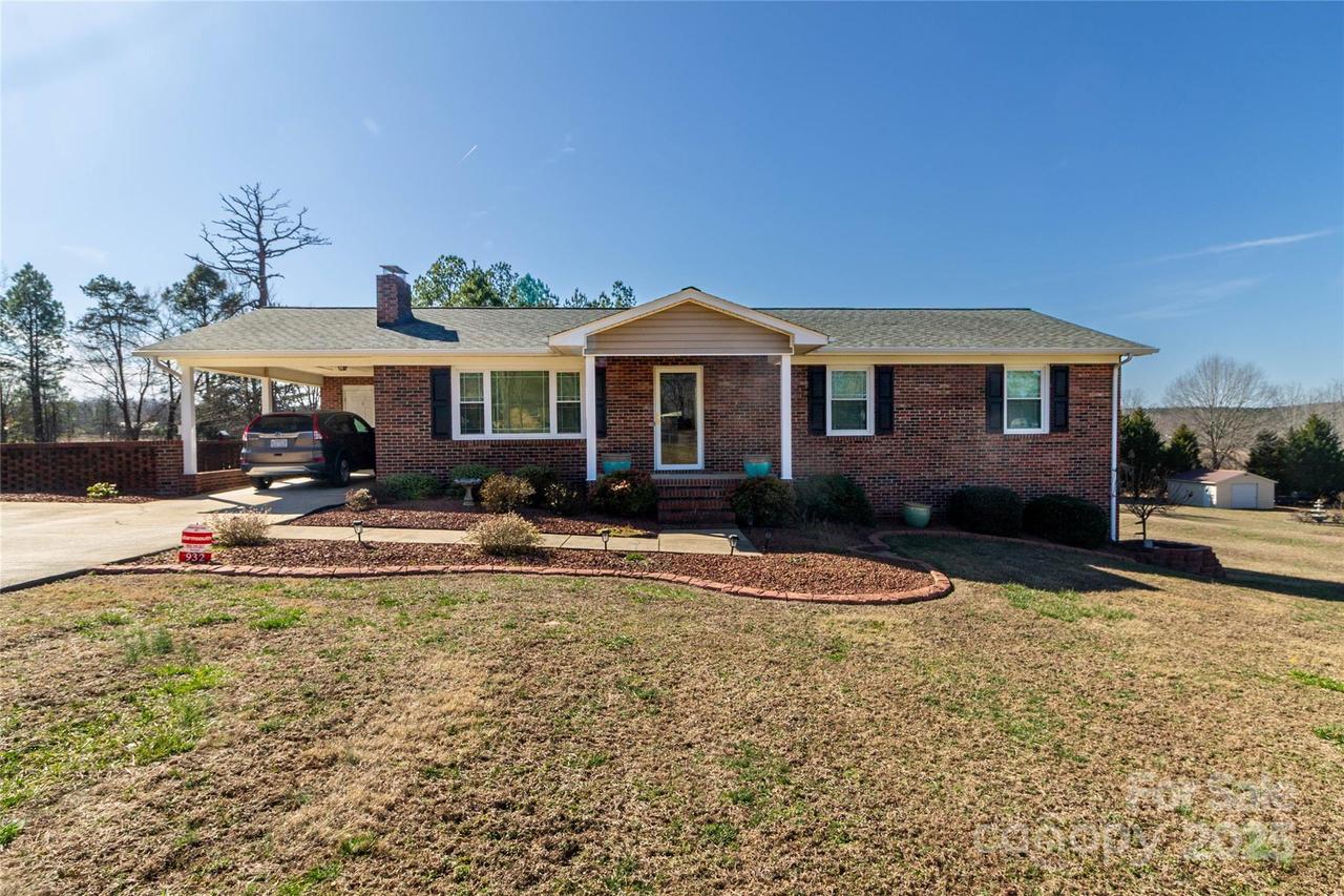 932 Long Branch Rd., Grover, NC 28073