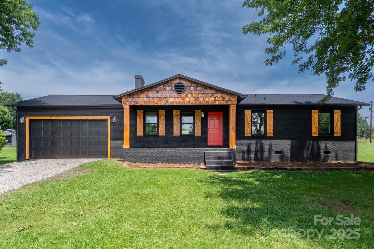 112 S Robinette Ln., Statesville, NC 28677