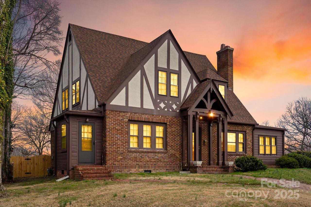 3 Elliott Dr., Thomasville, NC 27360