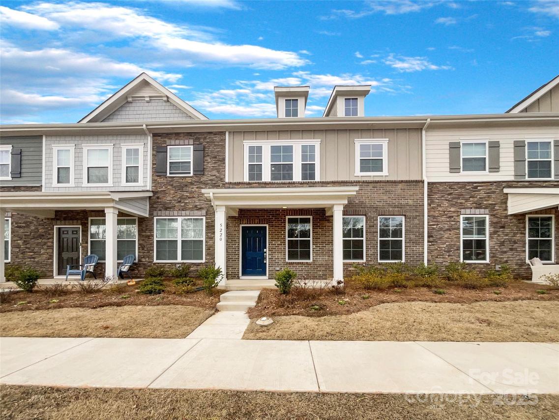 5220 Kinsbridge Dr., Charlotte, NC 28227