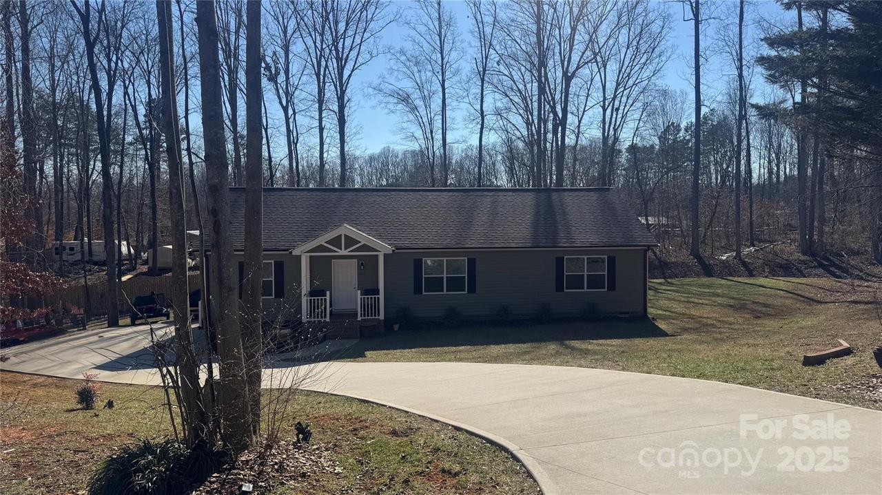 312 Sailwinds Rd., Mooresville, NC 28115