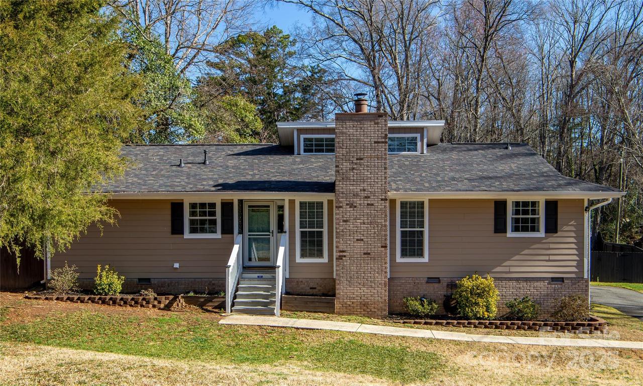 5615 Starkwood Dr., Charlotte, NC 28212
