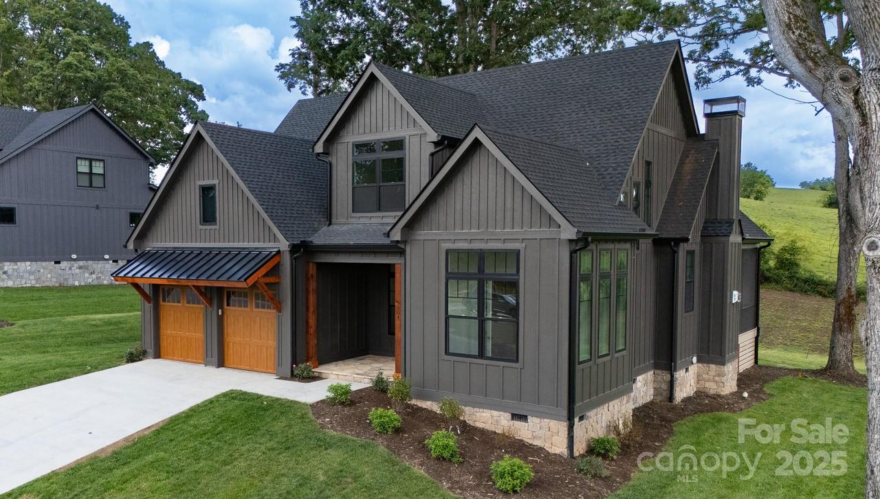 304 Mavrick Dr., Mills River, NC 28759