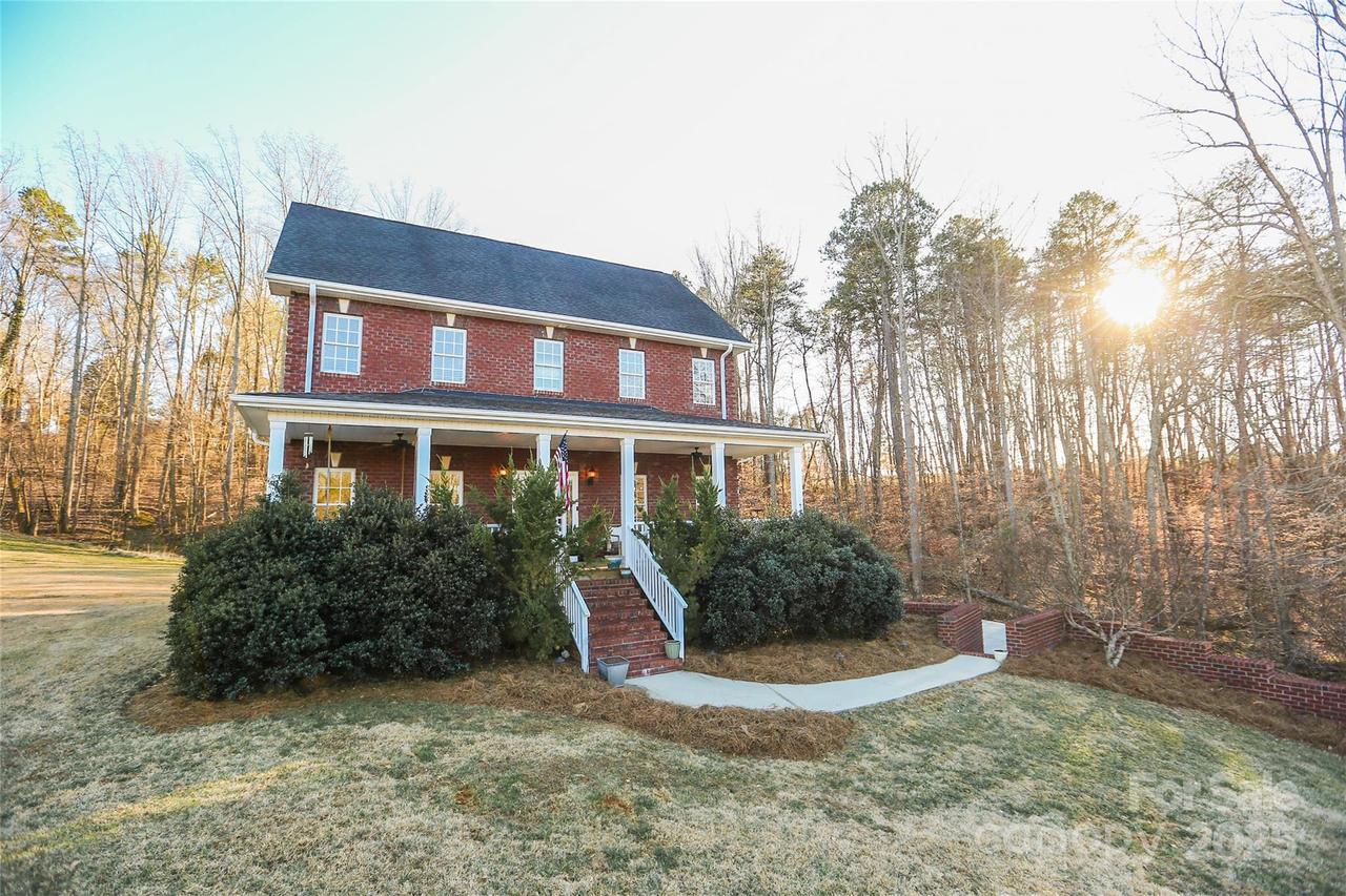 219 Downy Brook Ln., Pinnacle, NC 27043