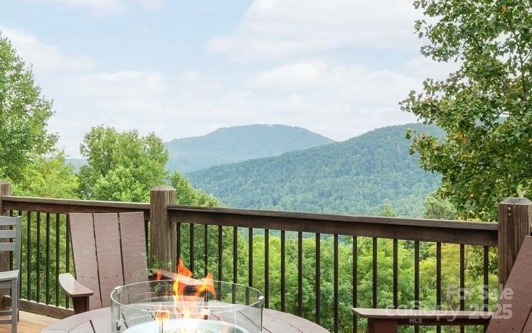 499 Warbler Ln., Black Mountain, NC 28711