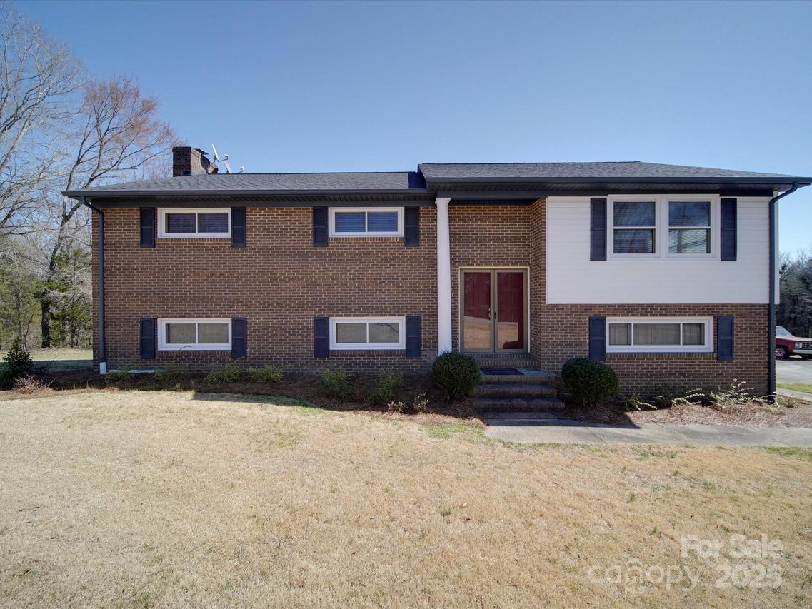 257 Hickory Hill Ln., Stanley, NC 28164