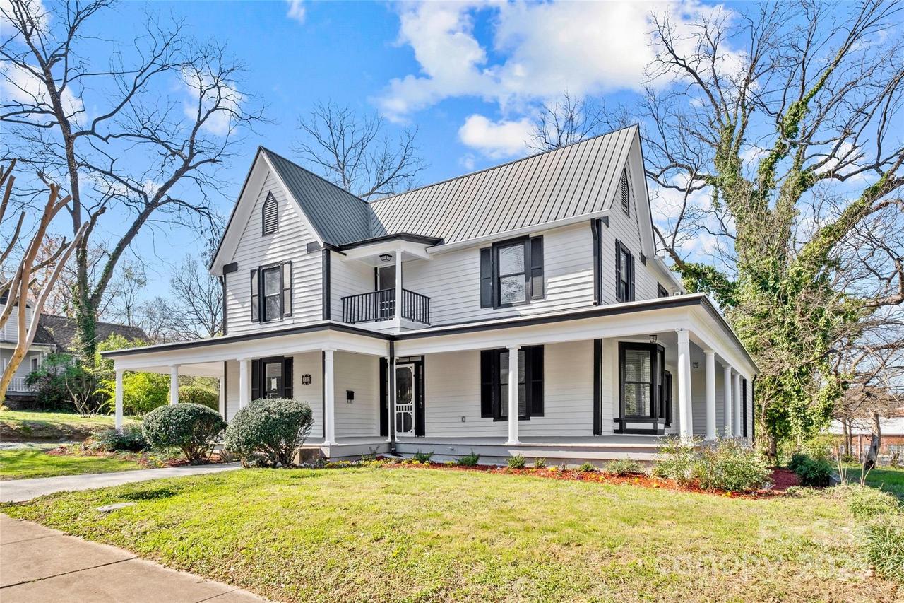 220 W Bell St., Statesville, NC 28677