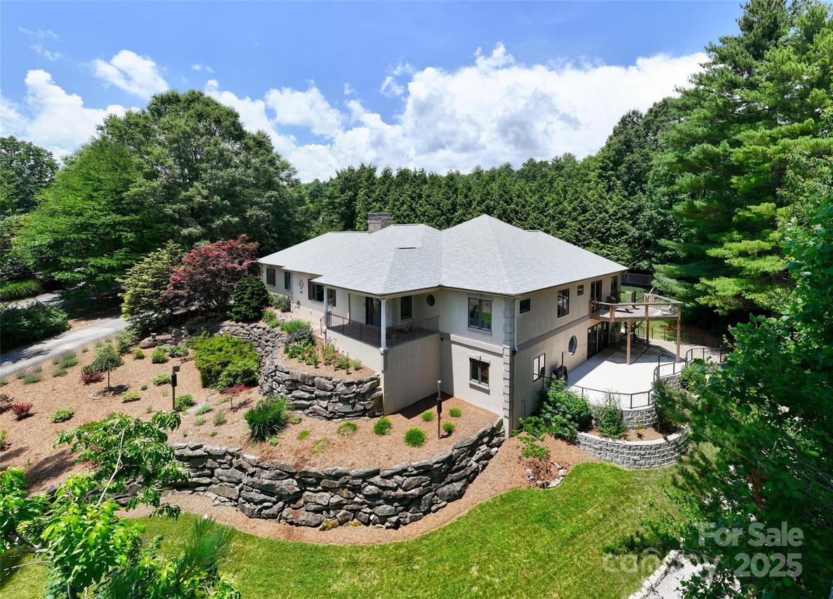 649 Rickel Dr., Hendersonville, NC 28739