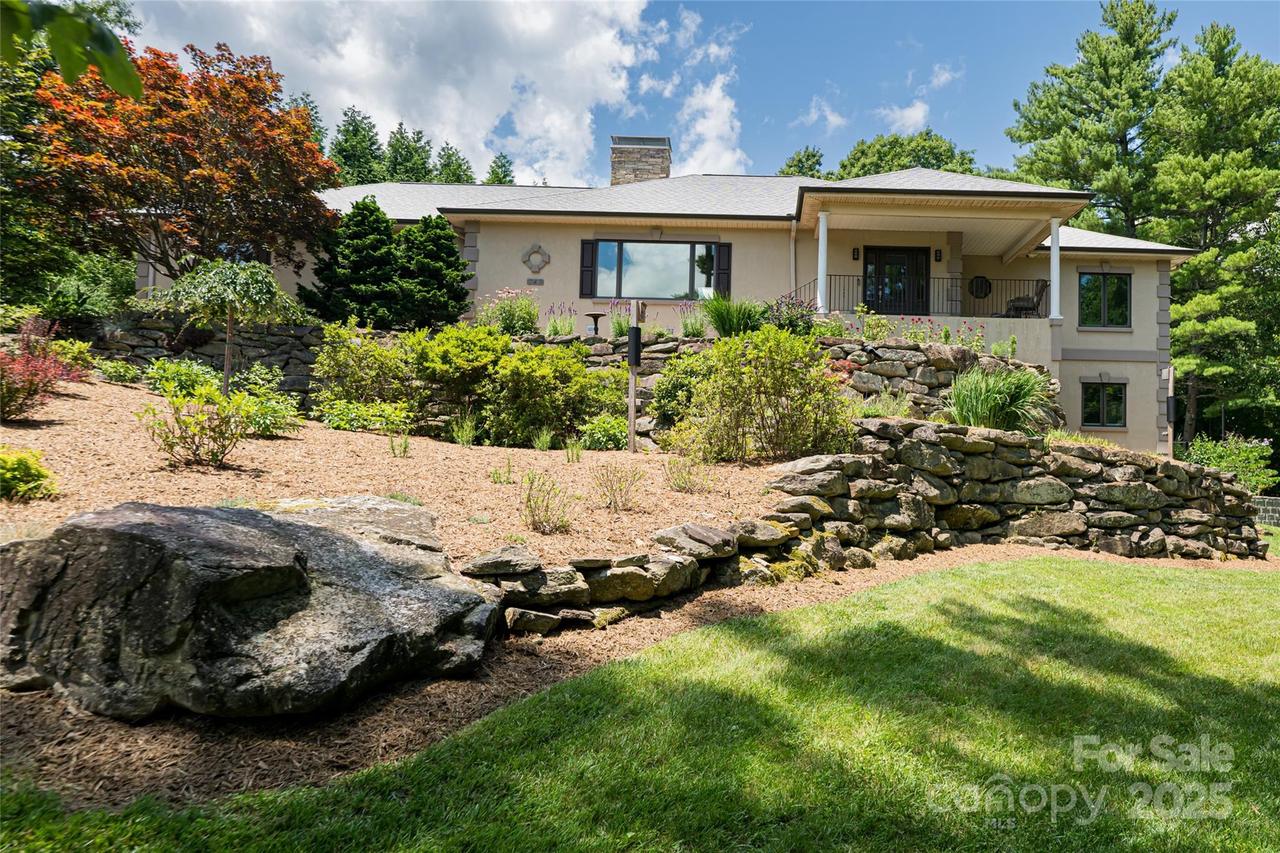 649 Rickel Dr., Hendersonville, NC 28739