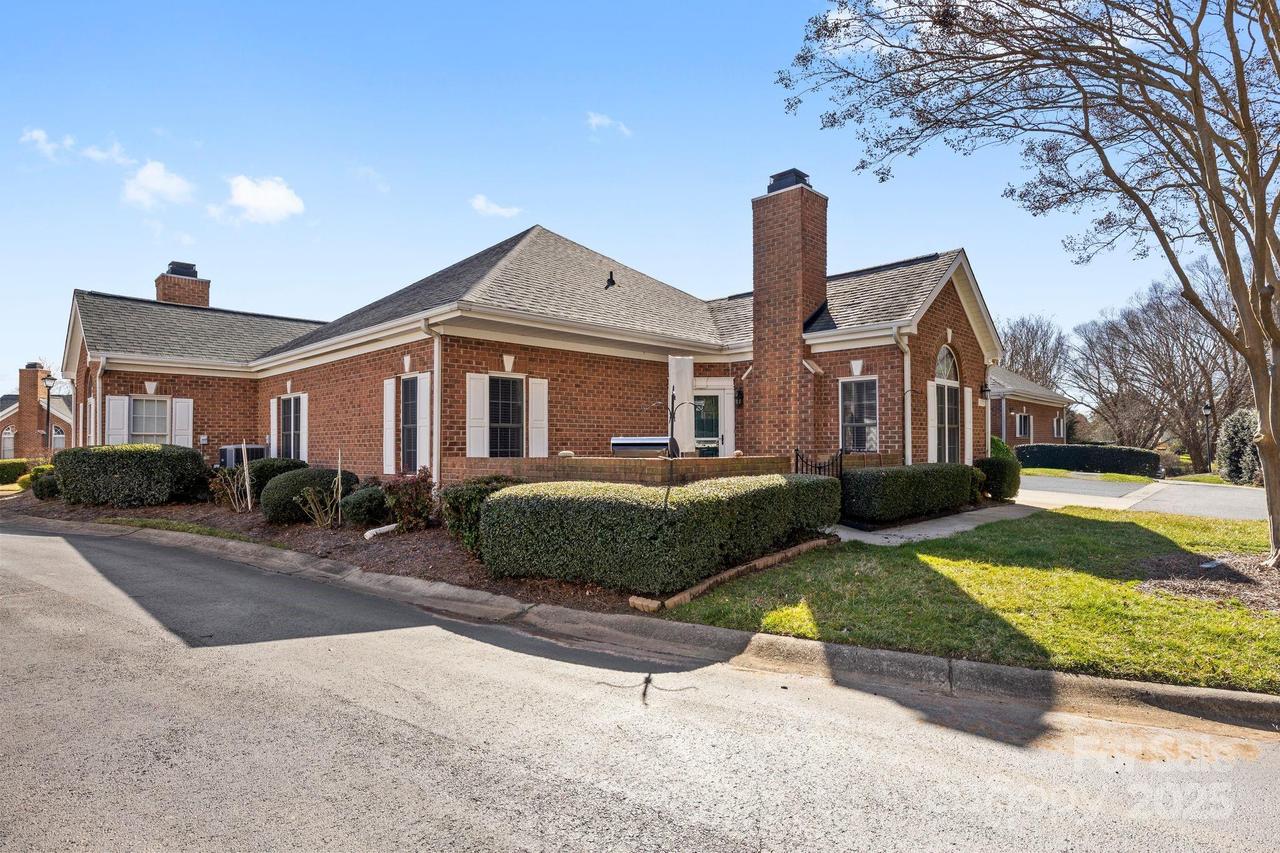 8328 Highland Glen Dr., Charlotte, NC 28269