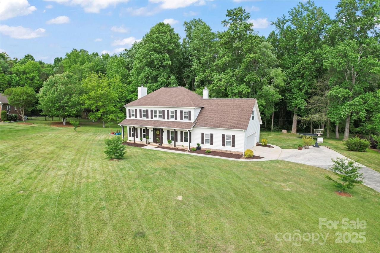 1226 Flint Ct., Matthews, NC 28104