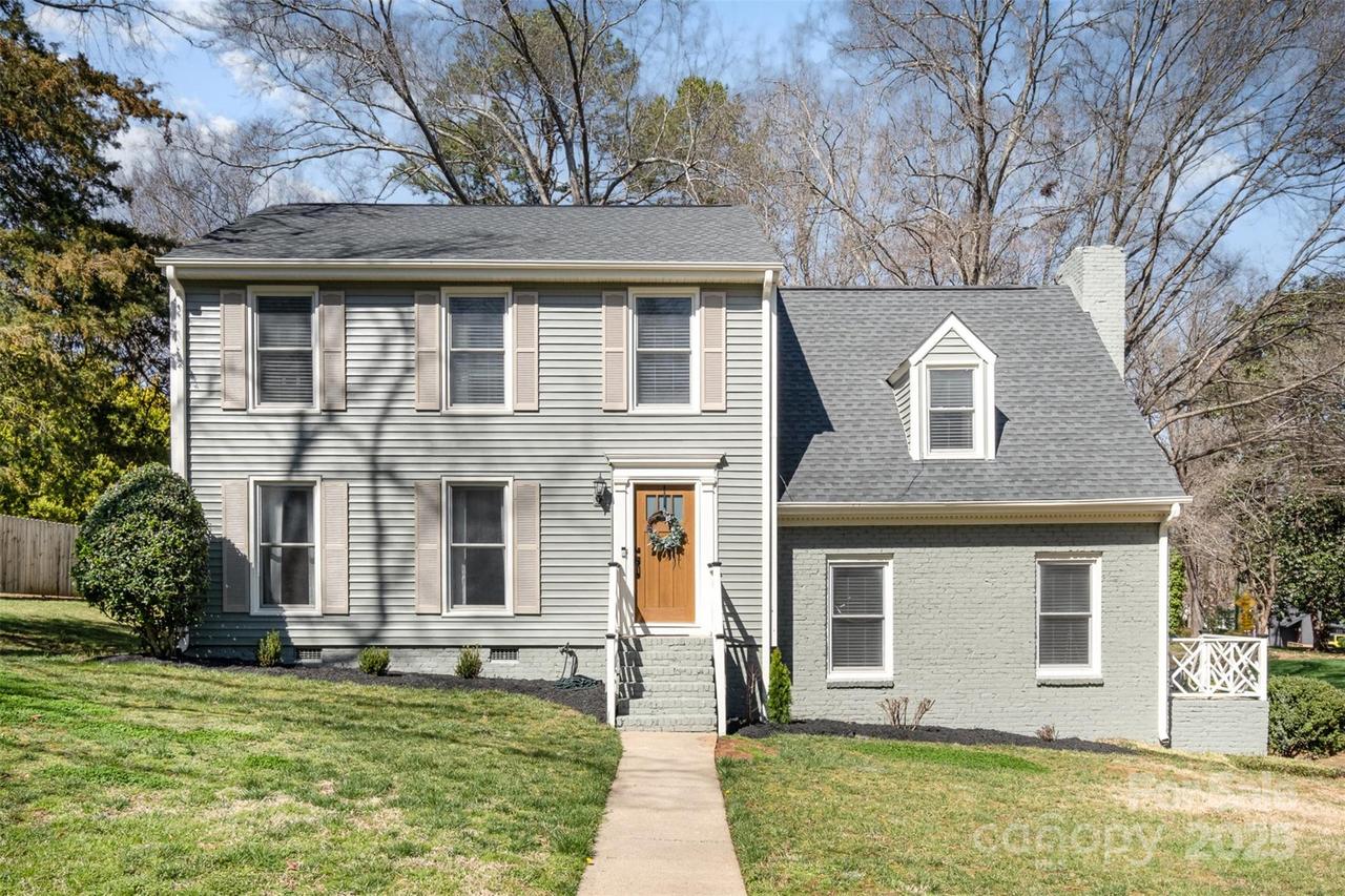 5019 Crooked Oak Ln., Charlotte, NC 28226