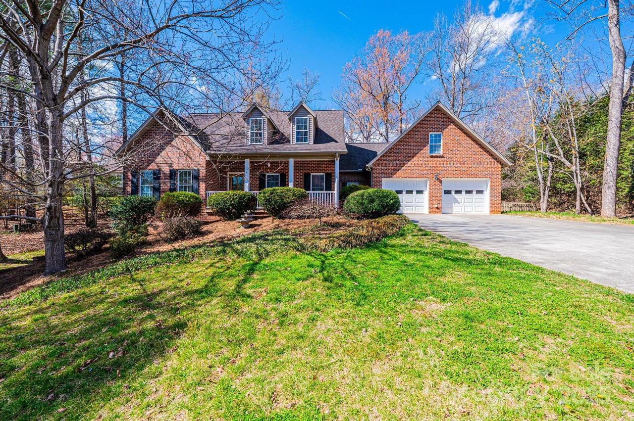 1001 Barrington Dr., Lenoir, NC 28645