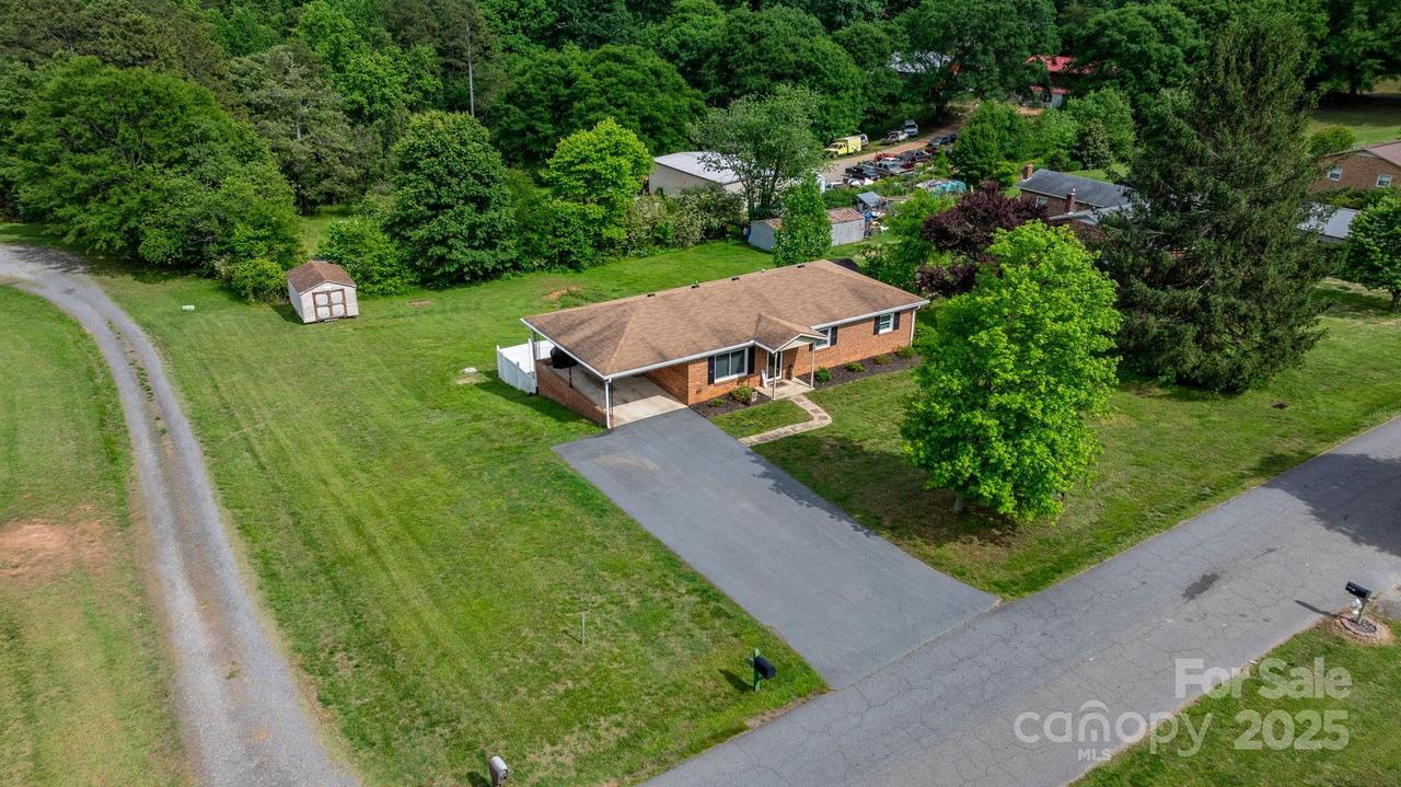 2609 Raintree St., Connelly Springs, NC 28612