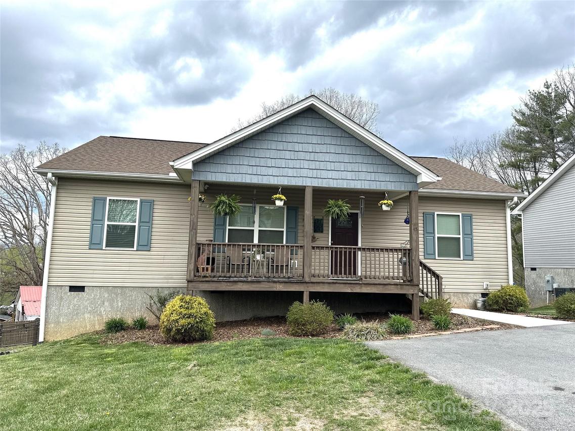 45 Holly St., Canton, NC 28716