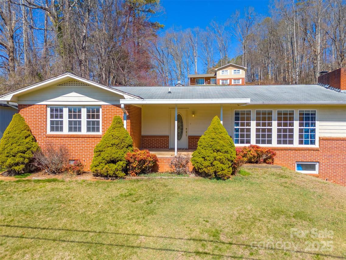 67 Hillcrest St., Sylva, NC 28779