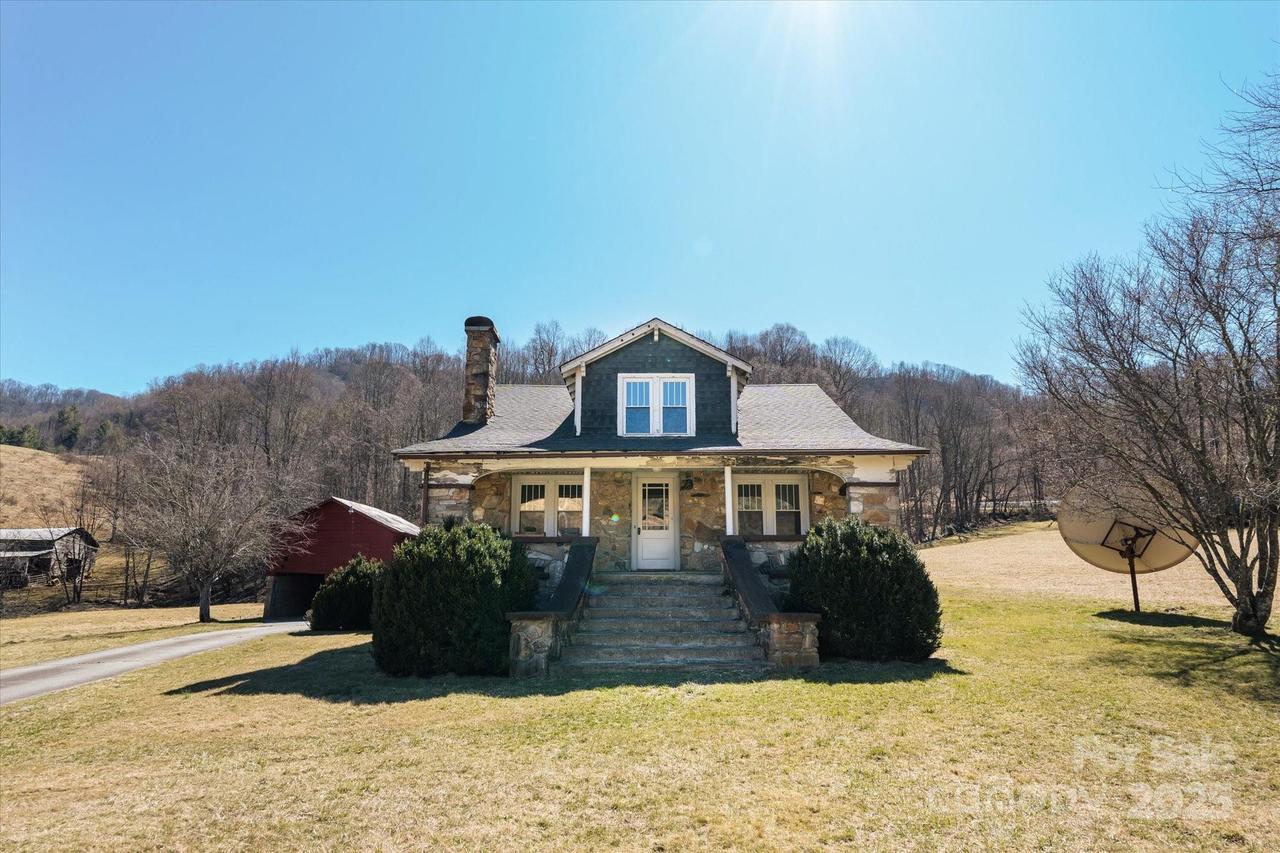 1575 Possum Trot Rd., Burnsville, NC 28714